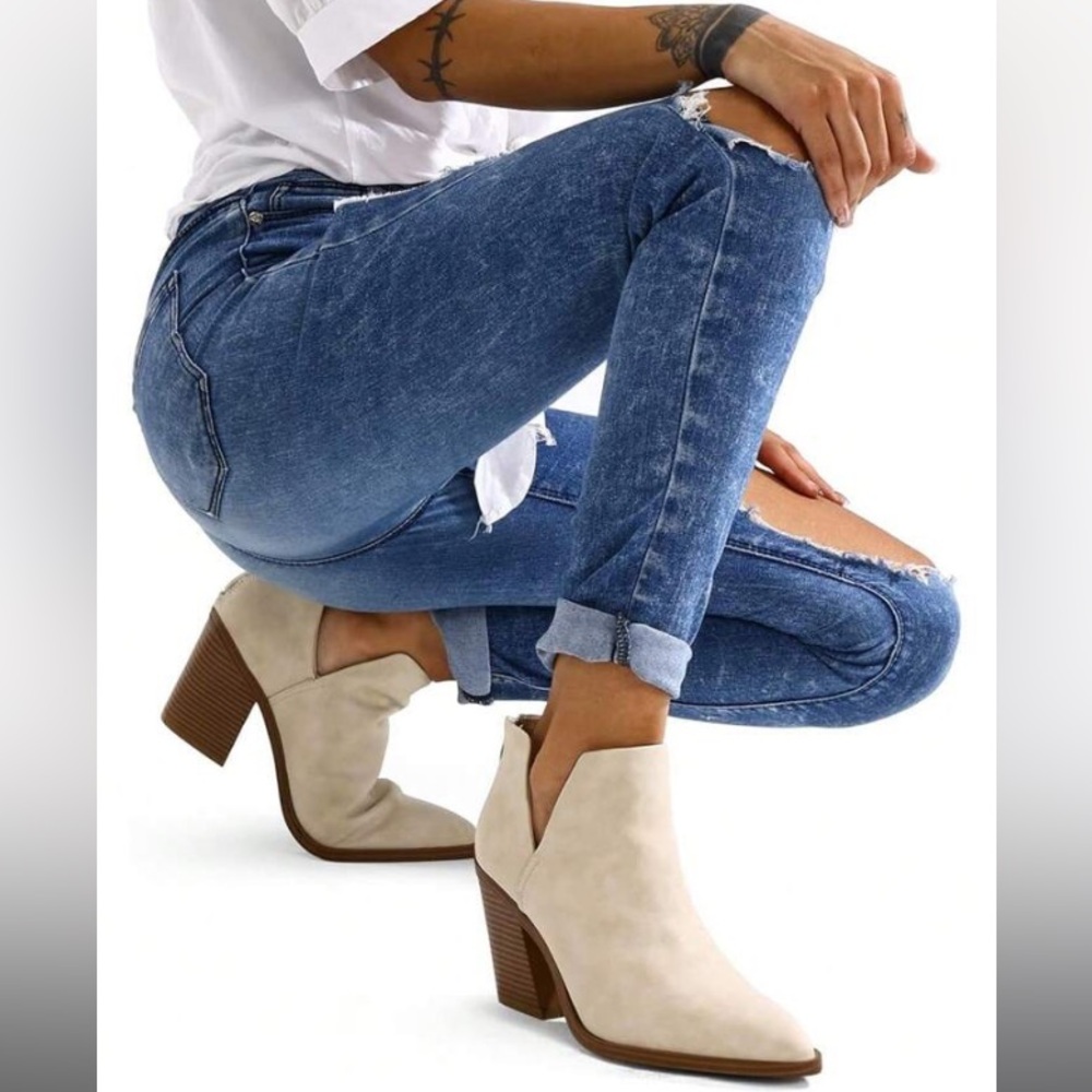 Vince Camuto Women’s Gigietta Suede Bootie